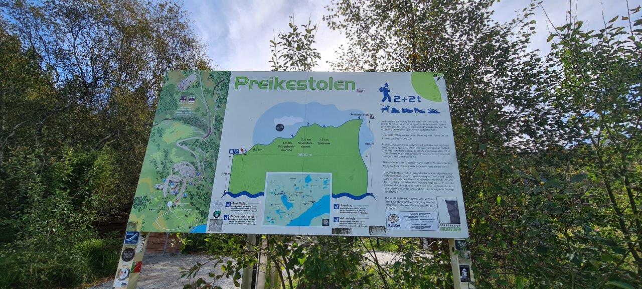 Hike to Preikestolen (Pulpit Rock)