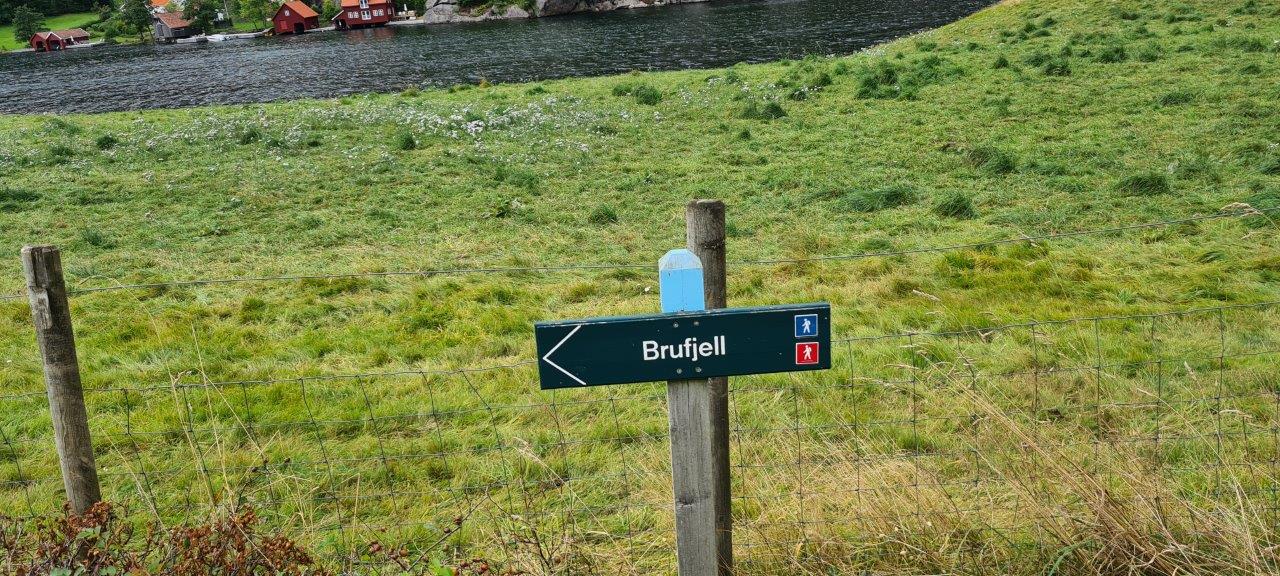 Brufjellhålene Hike