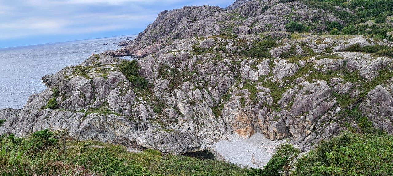 Brufjellhålene Hike
